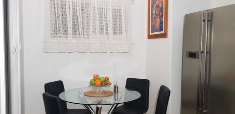 Unit In Marion - Accommodation in Surfers Paradise 3