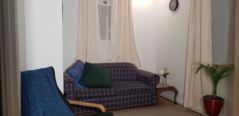 Unit In Marion - Accommodation in Surfers Paradise 5