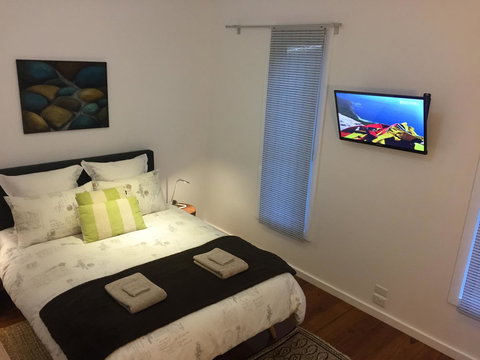 Smiths Lake House - Accommodation in Surfers Paradise 11