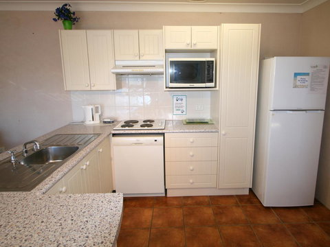 Lake Edge Apartments - Accommodation in Surfers Paradise 6