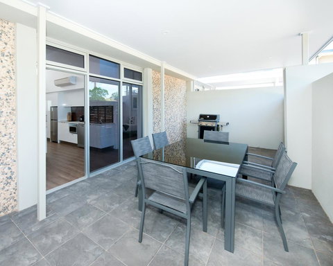Loxton Courthouse Apartments - Accommodation in Surfers Paradise 11