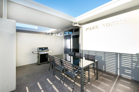Loxton Courthouse Apartments - Accommodation in Surfers Paradise 22