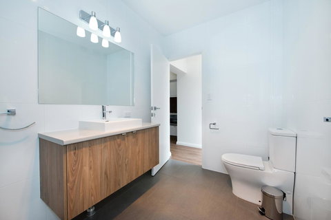 Loxton Courthouse Apartments - Accommodation in Surfers Paradise 14