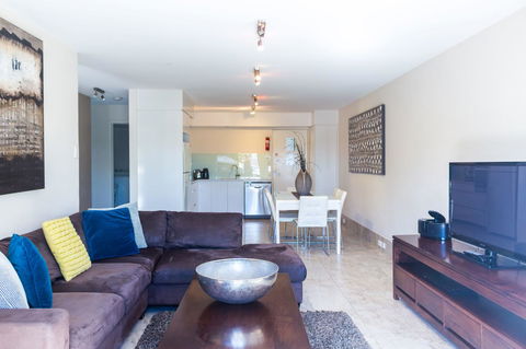 Bayview Beachfront Apartments, In Town Right On The Beach - Accommodation in Surfers Paradise 43