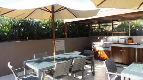 Bayview Beachfront Apartments, In Town Right On The Beach - Accommodation in Surfers Paradise 23