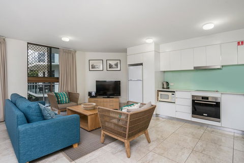 Bayview Beachfront Apartments, In Town Right On The Beach - Accommodation in Surfers Paradise 40