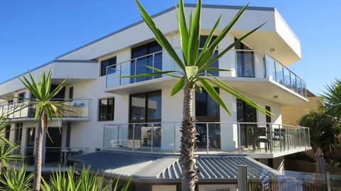 Bayview Beachfront Apartments, In Town Right On The Beach - Accommodation in Surfers Paradise 14