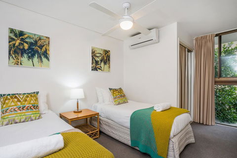 Bayview Beachfront Apartments, In Town Right On The Beach - Accommodation in Surfers Paradise 34