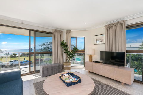 Bayview Beachfront Apartments, In Town Right On The Beach - Accommodation in Surfers Paradise 36