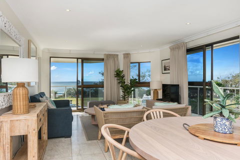 Bayview Beachfront Apartments, In Town Right On The Beach - Accommodation in Surfers Paradise 30