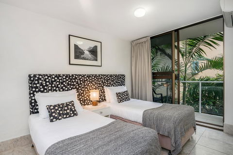 Bayview Beachfront Apartments, In Town Right On The Beach - Accommodation in Surfers Paradise 39