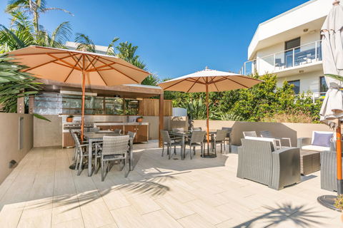 Bayview Beachfront Apartments, In Town Right On The Beach - Accommodation in Surfers Paradise 9