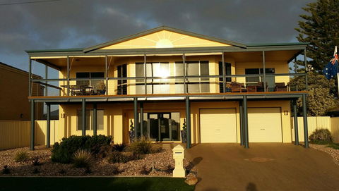 Beachside Escape On The Esplanade - Accommodation in Surfers Paradise 0