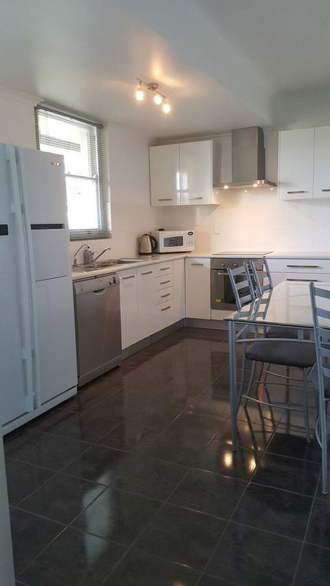 Beachside Escape On The Esplanade - Accommodation in Surfers Paradise 5