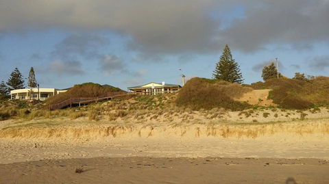 Beachside Escape On The Esplanade - Accommodation in Surfers Paradise 3