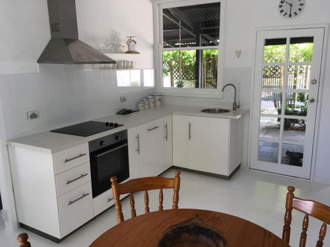 Hilltop Too - Accommodation in Surfers Paradise 2
