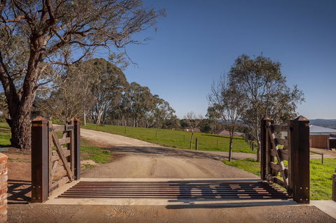 Angaston Saleyards Luxury Accommodation - Accommodation in Surfers Paradise 31