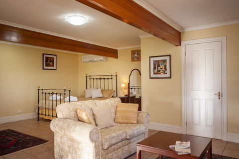 Angaston Saleyards Luxury Accommodation - Accommodation in Surfers Paradise 19