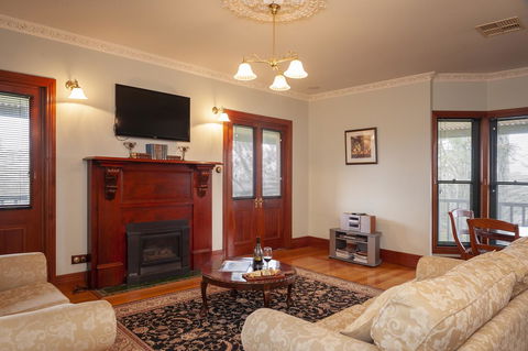 Angaston Saleyards Luxury Accommodation - Accommodation in Surfers Paradise 8