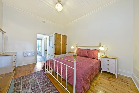 Vineyard Cottage BnB - Accommodation in Surfers Paradise 2