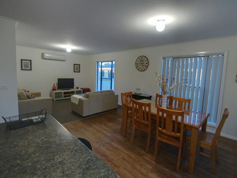 DBJ Holiday Units - Accommodation in Surfers Paradise 3