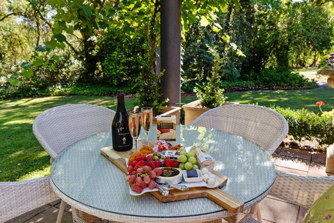 Adelaide Hills Retreats - Accommodation in Surfers Paradise 14