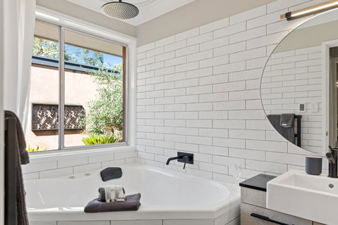 Adelaide Hills Retreats - Accommodation in Surfers Paradise 17