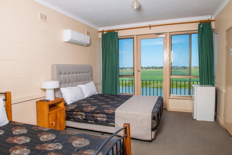 Tailem Bend Riverside Hotel - Accommodation in Surfers Paradise 0