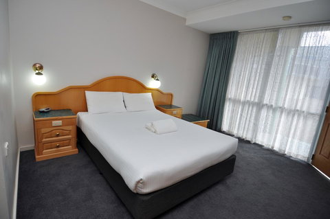 Hilton Beachfront Motel - Accommodation in Surfers Paradise 24