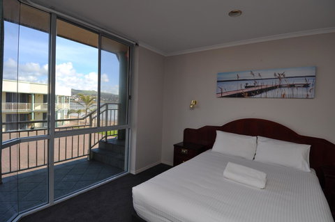 Hilton Beachfront Motel - Accommodation in Surfers Paradise 34