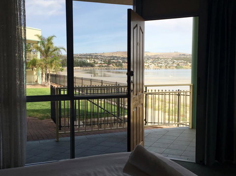 Hilton Beachfront Motel - Accommodation in Surfers Paradise 18