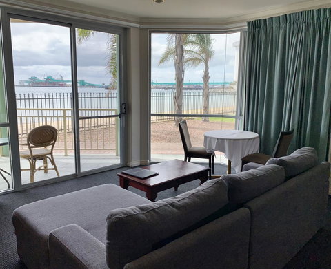 Hilton Beachfront Motel - Accommodation in Surfers Paradise 15