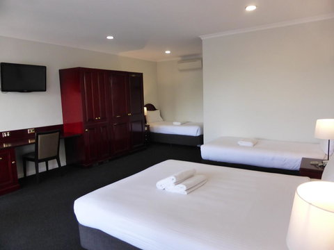 Hilton Beachfront Motel - Accommodation in Surfers Paradise 35