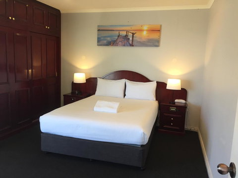 Hilton Beachfront Motel - Accommodation in Surfers Paradise 8