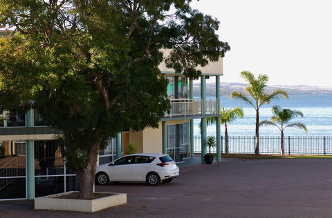 Hilton Beachfront Motel - Accommodation in Surfers Paradise 42