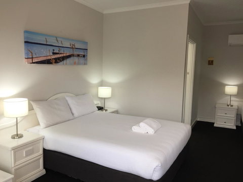 Hilton Beachfront Motel - Accommodation in Surfers Paradise 5