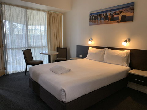 Hilton Beachfront Motel - Accommodation in Surfers Paradise 1