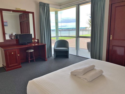 Hilton Beachfront Motel - Accommodation in Surfers Paradise 14