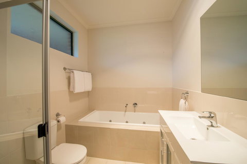 Clare Country Club - Accommodation in Surfers Paradise 16