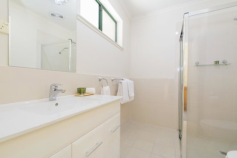 Clare Country Club - Accommodation in Surfers Paradise 9