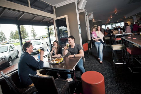 Nightcap At Hotel Victor - Accommodation in Surfers Paradise 21