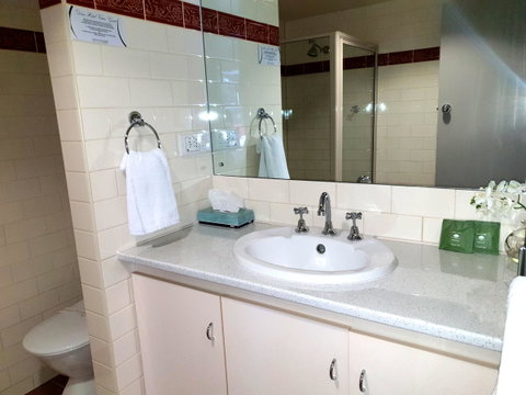Nightcap At Hotel Victor - Accommodation in Surfers Paradise 8