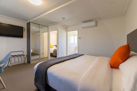 Mick O\'Sheas - Accommodation in Surfers Paradise 14