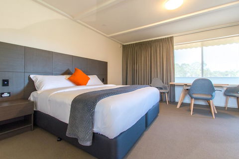 Mick O\'Sheas - Accommodation in Surfers Paradise 0