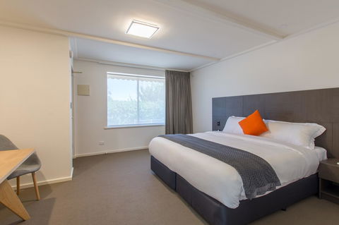 Mick O\'Sheas - Accommodation in Surfers Paradise 9