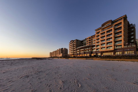 Apartments @ 16 Holdfast - Accommodation in Surfers Paradise 6