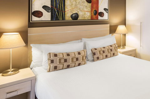 Apartments @ 16 Holdfast - Accommodation in Surfers Paradise 11