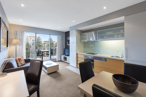Apartments @ 16 Holdfast - Accommodation in Surfers Paradise 5