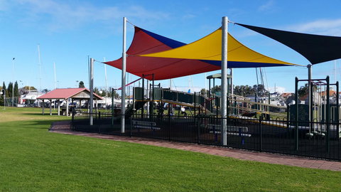 Townhouse On The Marina - Accommodation in Surfers Paradise 11