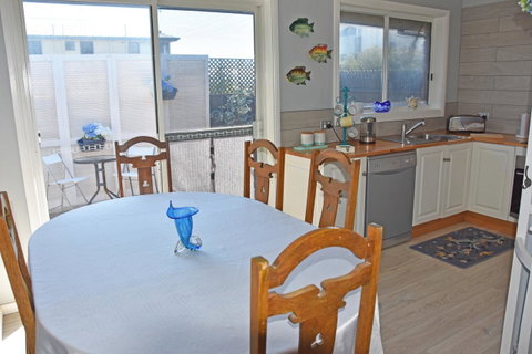 Beach Life Retreat - Accommodation in Surfers Paradise 11